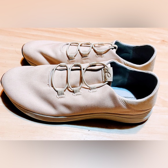 Easy Spirit Womans Beige slip on Sneakers new - Picture 1 of 5